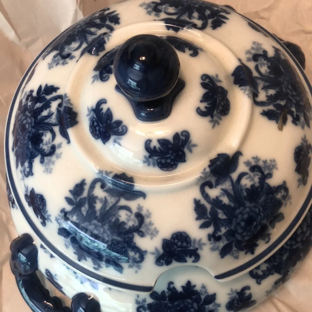 Vintage Chinese Blue & White Porcelain Soup Tureen w/Ladle approx 12.5x10”